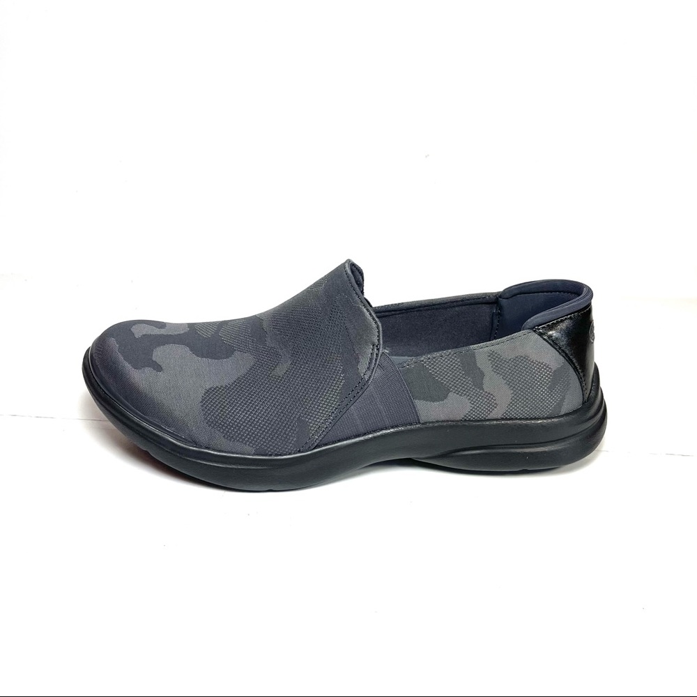 Bzees‎ Jitterbug Slip On Sneakers Women’s Size 9M Gray Camouflage
